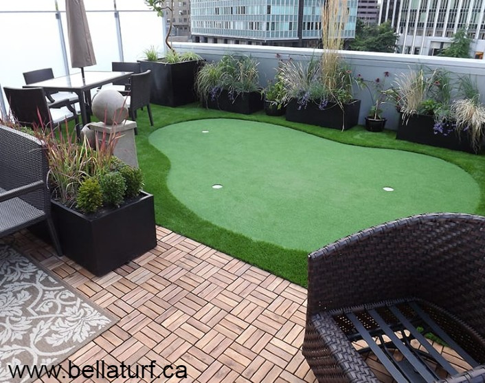 Bella Turf backyard putting green