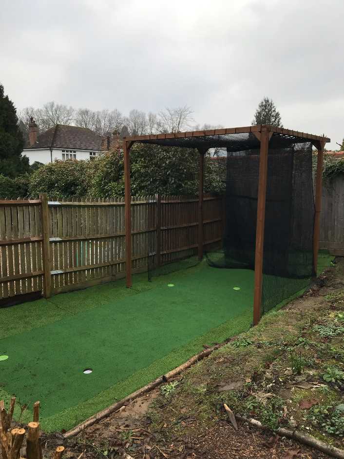 Garden putting green